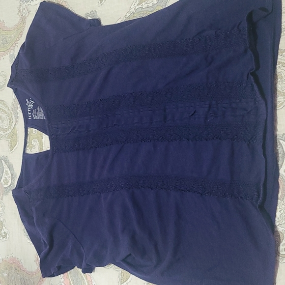 Woman's Top - Picture 5 of 7